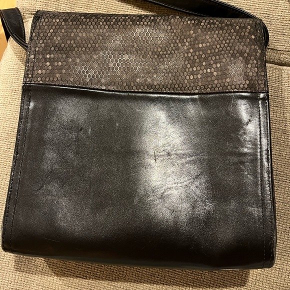 Vintage genuine, leather Crossbody bag. By Chris of New York. - Picture 2 of 6